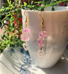 フラワーキューブ パールプチピアス ピンク