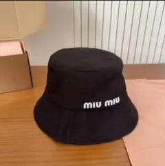 【美品】【即購入OK】MIU MIU ブラック バケットハット 美品】【即購入OK】MIU MIU ブラック バケットハット
