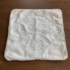 刺繍ホワイトクッションカバー