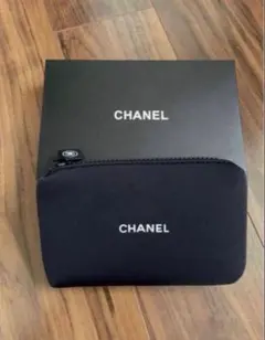 シャネル ノベルティブラック　化粧ポーチ CHANEL　黒　非売品　新品未使用のサムネイル