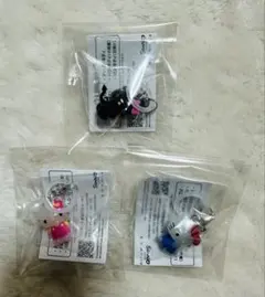 ガチャ⚫︎ハローキティ　めじるしアクセサリー　スタンダード　お花　小悪魔　3個
