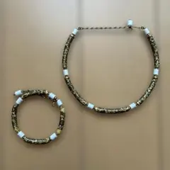 黒と金の花模様のチョーカーandブレスレット