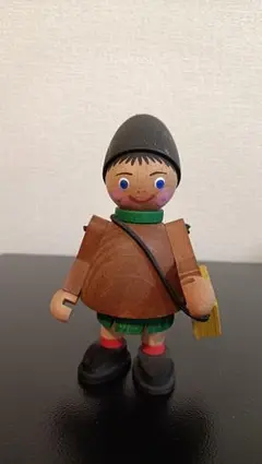 カデンカデン　木製人形　黒色の帽子