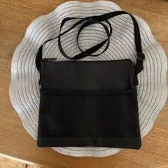 シンプル ブラック サコッシュ ショルダーバッグ