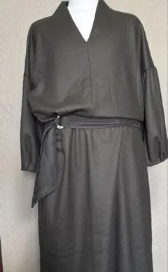 ダークグリーン Vネック 長袖ワンピース