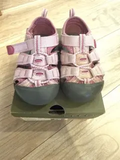 KEEN ピンク サンダル