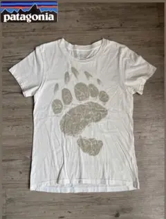 【美品 】 Patagonia パタゴニア／ Tシャツ 白色　クマの足形プリント