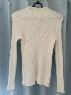 ホワイトリブ編み長袖ニット