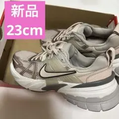 新品　23cm ナイキ V2K RUN ランニングシューズ　スニーカー