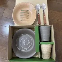 食器　陶器　(スプーン、コップ、お皿)2セット