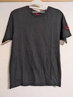 RANNY ブラック Tシャツ 袖リッププリント
