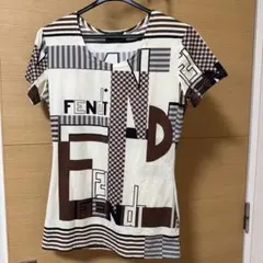 e1. レディースTシャツ　FENDIロゴ入りのサムネイル