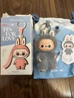 イニシャル　ラブブTHE MONSTER PIN FOR LOVE グレー　W