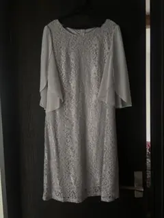 レースドレス ライトグレー フレアスリーブ