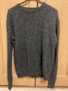 ダークグレー クルーネックセーター