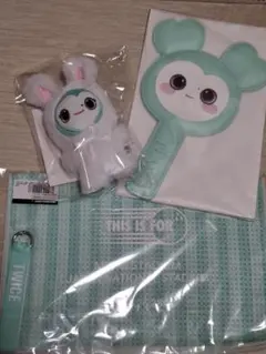 TWICE LOVELY マスコット ミラー モモ　マルチクロス 3点セット TWICE LOVELY マスコット ミラー モモ マルチクロス 3点セット - メルカリ