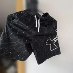 Under Armour ハーフパンツ YXS ブラック/マルチカラー