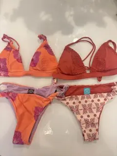 左側の水着のみ(オレンジ色)