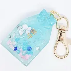 NO.83　レジン　桜　御守り風　ブルー　シェイカーキーホルダー
