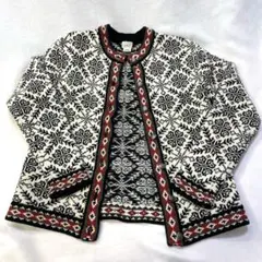 赤 カーディガン