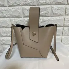 CHARLES & KEITH ハンドバッグ　バケツバッグ　ショルダー