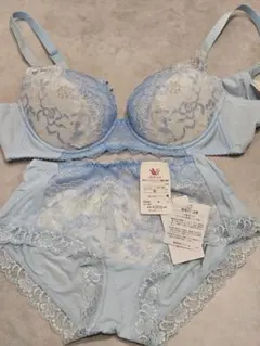 Wacoal　重力に負けないブラ　水色 花柄レース