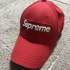 Supreme アーチロゴ キャップ レッド - メルカリ