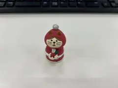 d*4様 猫のキャラクター 置物 赤と白