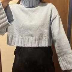 ライトブルー タートルネックニット クロップド丈