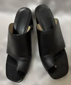 ATELIER BRUGGE/レザーチャンキーヒール トングサンダル