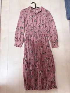 花柄プリーツワンピース ピンクのサムネイル