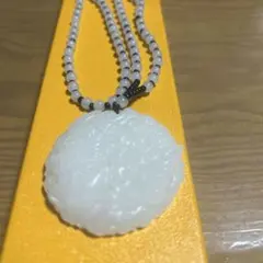 翡翠の龍彫刻ネックレス　白玉？