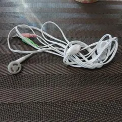 ホワイト有線イヤホン 音量調整ボタン付き