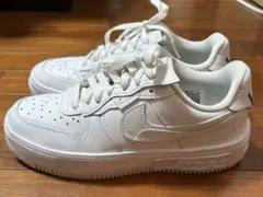 美品　NIKE スニーカー ホワイトのサムネイル