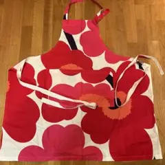 marimekko フラワーパターン エプロン　レッド