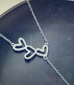 ハート型チャームのシルバー色ネックレス