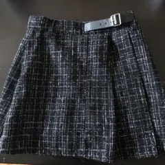 黒と白のツイードミニスカート