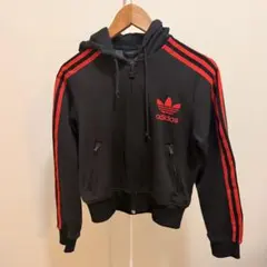 アディダスオリジナル　ショート丈パーカー