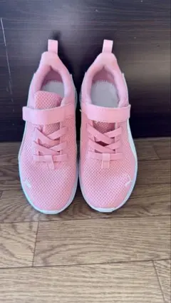PUMA ピンク スニーカー