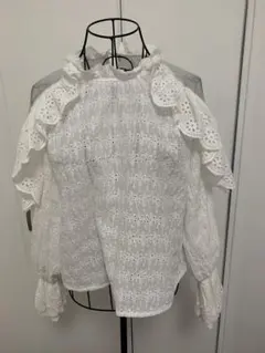 ホワイト フリル刺繍ブラウス 長袖