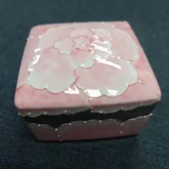 花柄ピンク陶器小物入れ