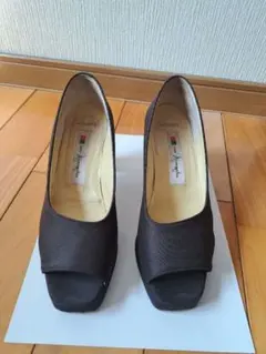 銀座かねまつ　焦げ茶の布地　パンプス