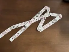 リボンネックレス 白地 黒赤模様