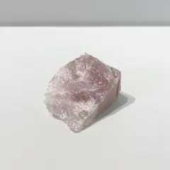 淡いピンクの原石(ローズクォーツ)