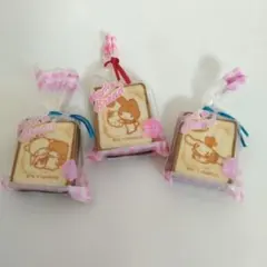 サンリオ　トースト消しゴム３種