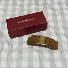 【フェラガモ】イエローブラウン　やまぶき色　ヴァラ　バレッタ　リボンのサムネイル