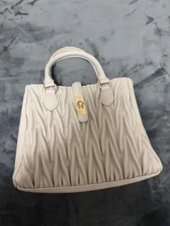 MAJESTIC LEGON グレージュキルティング ハンドバッグ