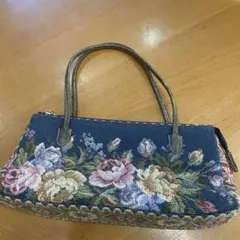 Think Bee 花柄刺繍の青いハンドバッグ