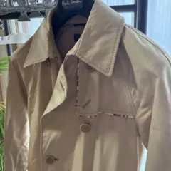 ベージュ ダブルブレスト トレンチコート