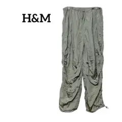 H&M カーゴパンツ 薄いカーキ　レディース　メンズ　スポーツシャカシャカズボン
